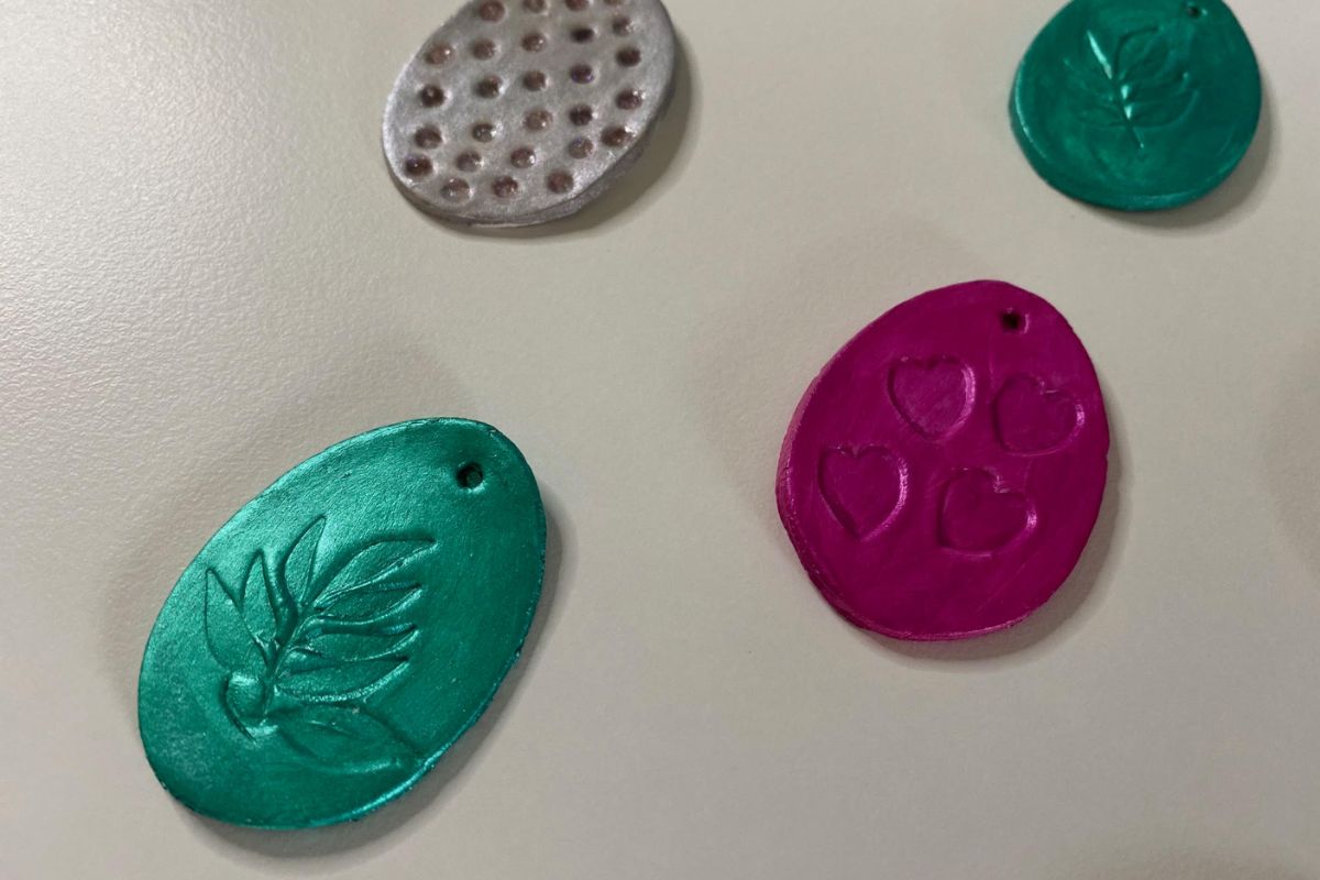 paashangers maken verf